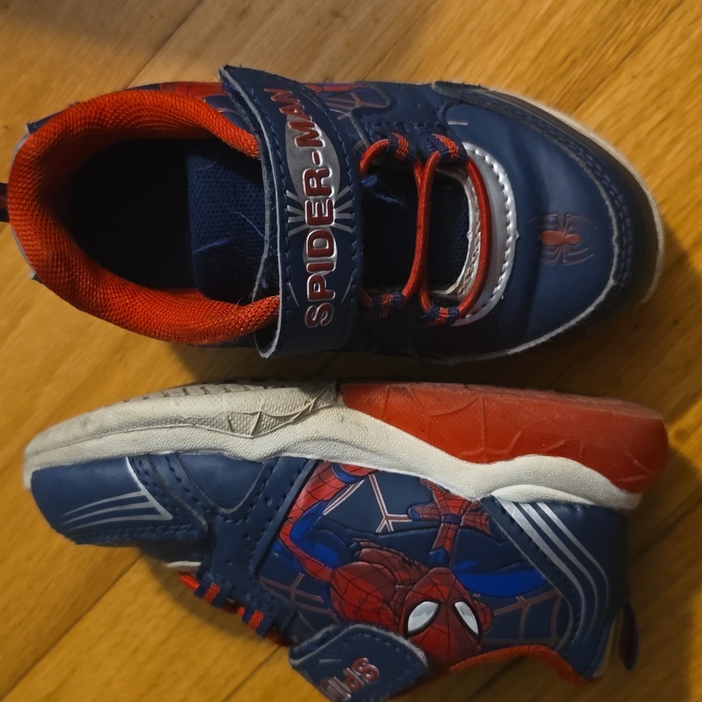 Spiderman Toddler Size 8 Light Up Sneakers
